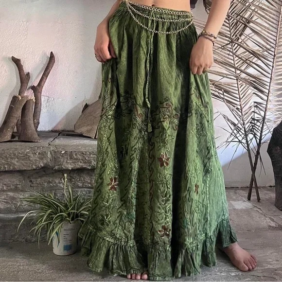 Green Vintage Vibe Embroidered Maxi Skirt Cottage Fairy Core Bohemian Skirt - Picture 1 of 7